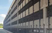 Fassadenverkleidung des Parkhauses in Vsetín
