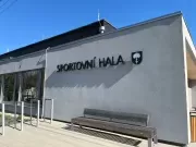 Fassadenverkleidung der Sporthalle Bordovice 