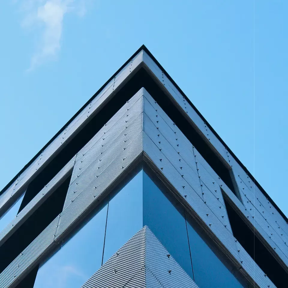 Fassadenverkleidung des Hotels Fabrika